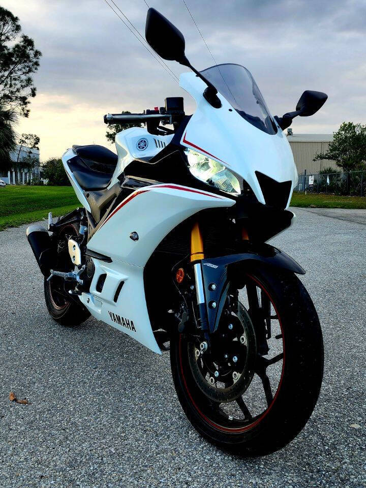 Used 2019 Yamaha YZF-R3 ABS For Sale - Image 9
