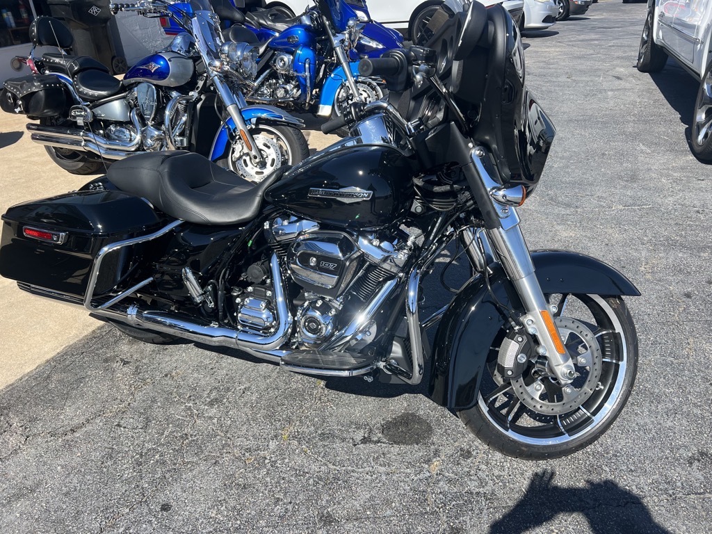 Used 2022 Harley-Davidson Cruiser Motorcycle - Image 10