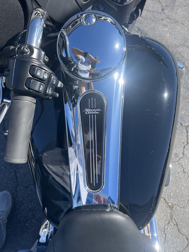 Used 2022 Harley-Davidson Cruiser Motorcycle - Image 5