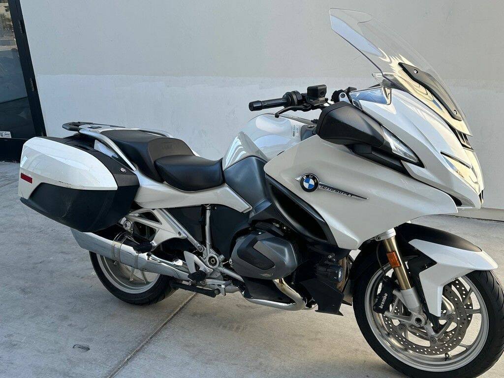 2022 BMW R 1250 RT Alpine White