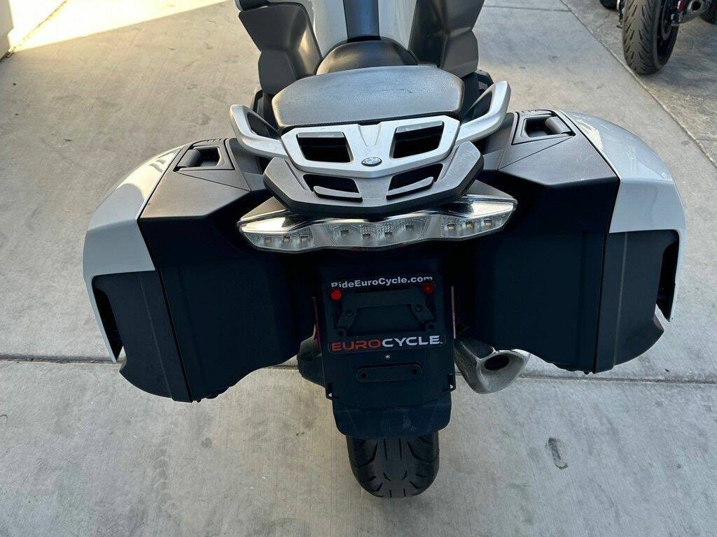 2022 BMW R 1250 RT Alpine White - Image 4