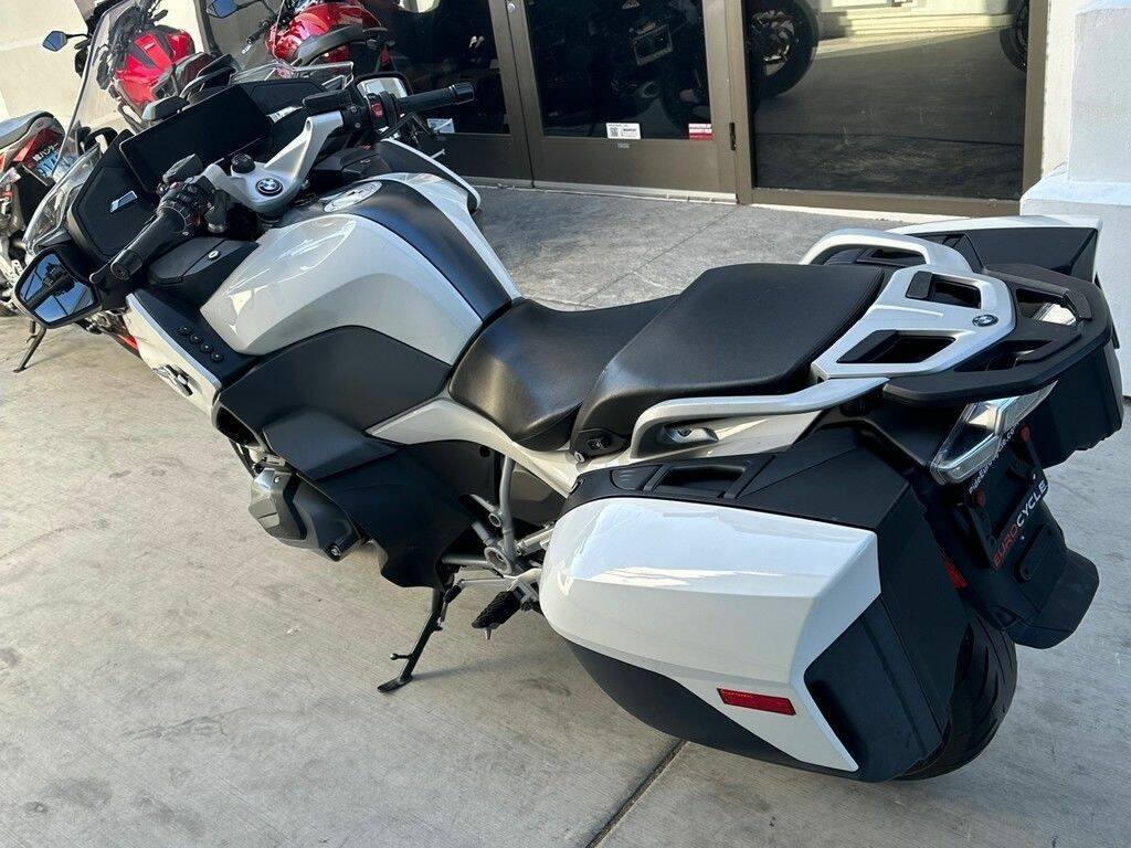 2022 BMW R 1250 RT Alpine White - Image 5