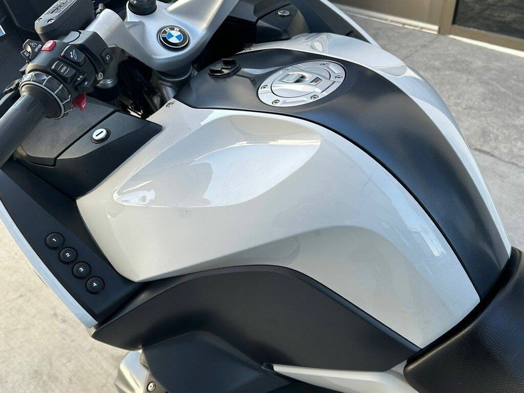 2022 BMW R 1250 RT Alpine White - Image 8