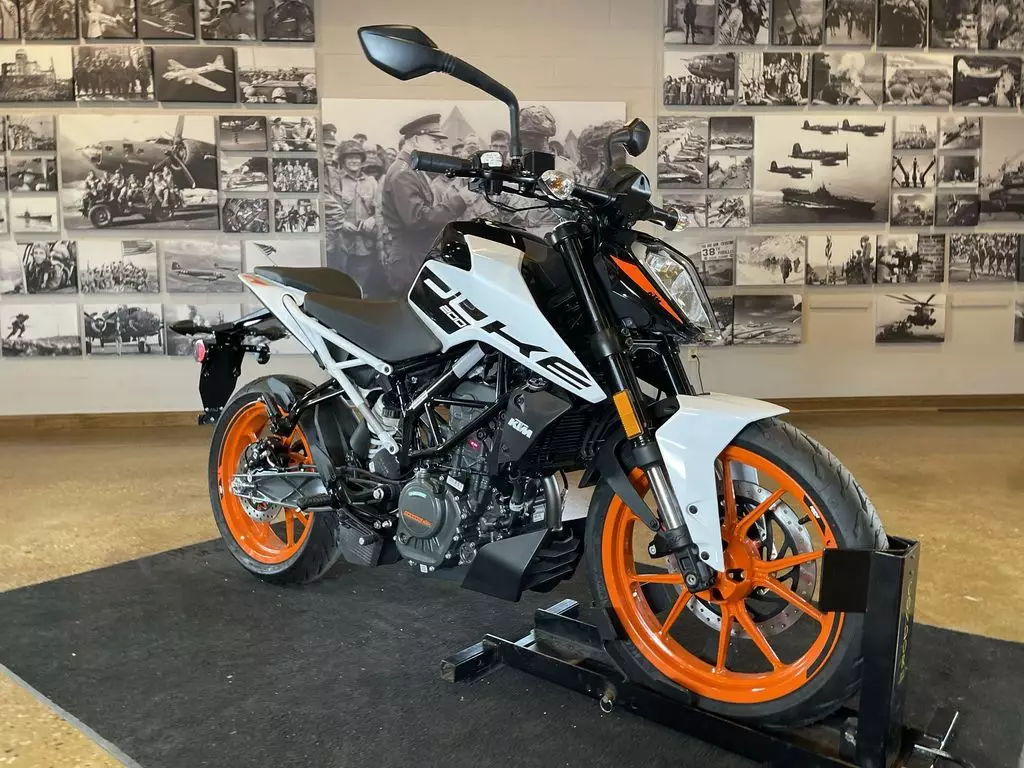 2022 KTM 200 Duke