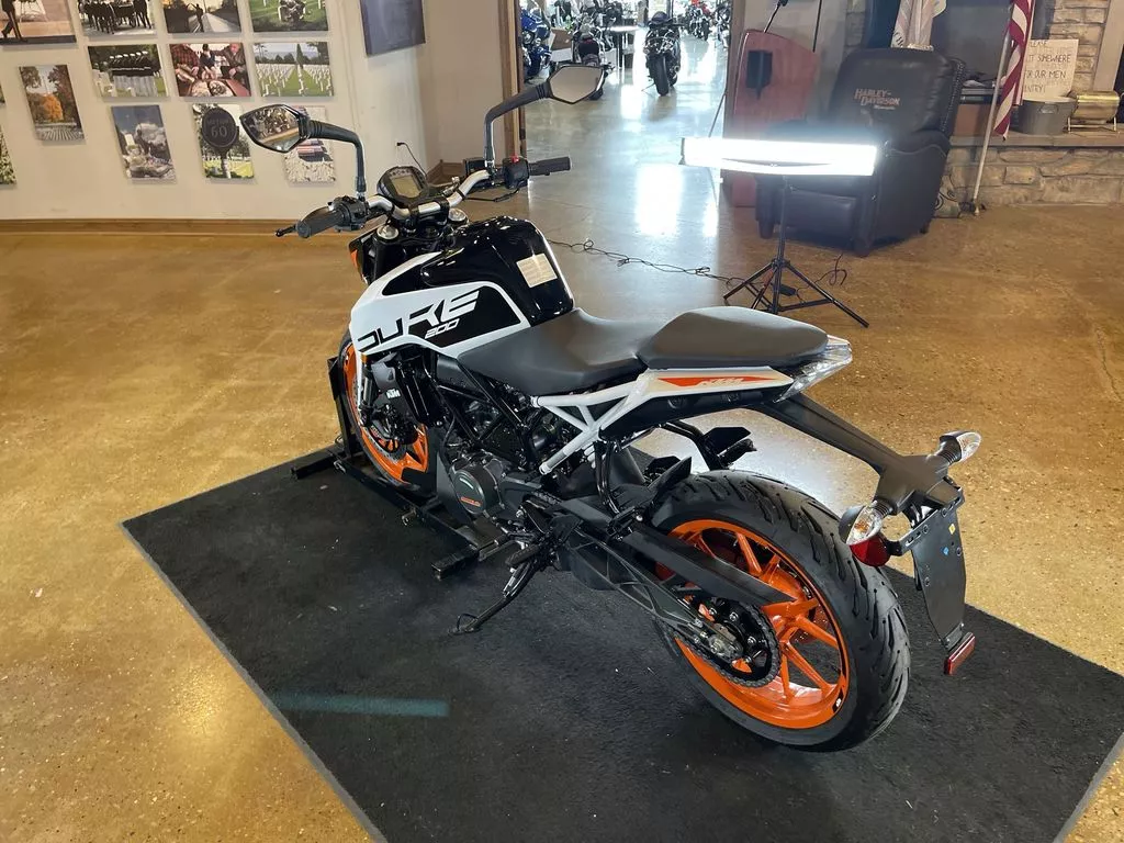 2022 KTM 200 Duke - Image 11