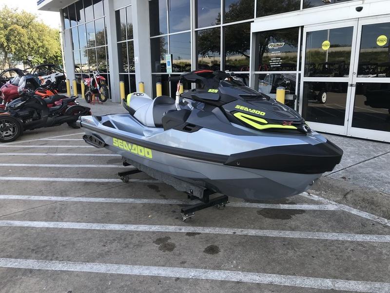 2024 Sea-Doo RXT®-X® 325 Ice Metal/MantaGreen - Image 16