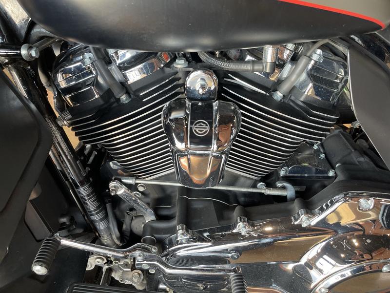 2018 Harley-Davidson® FLHTK - Ultra Limited - Image 14